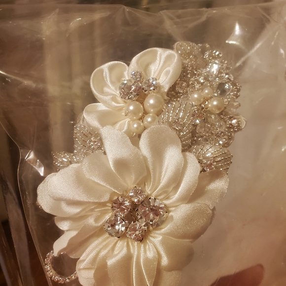 Wedding dress - Picture 5 of 13